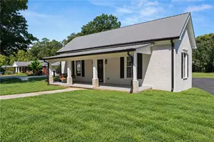 237 N Erwin St, Cartersville, GA 30120 - Photo 2