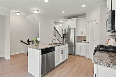 7430 Highland Bluff, Sandy Springs, GA 30328 - Photo 10