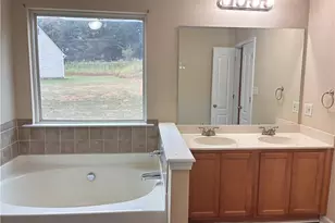 126 Hampton Dr, Jefferson, GA 30549 - Photo 12