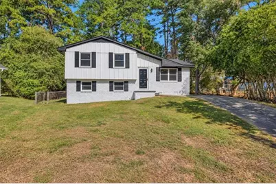 7977 Flanders Ct, Jonesboro, GA 30238 - Photo 2