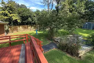 5574 Laurel Ln NW, Lilburn, GA 30047 - Photo 12