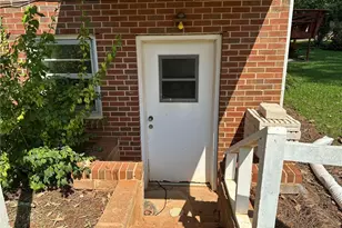 5574 Laurel Ln NW, Lilburn, GA 30047 - Photo 16
