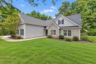 125 Liberty Dr, Jefferson, GA 30549 - Photo 2