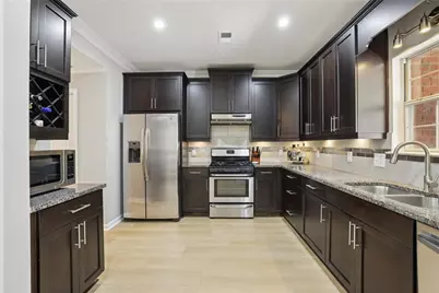 7810 Saint Charles Square, Roswell, GA 30075 - Photo 8