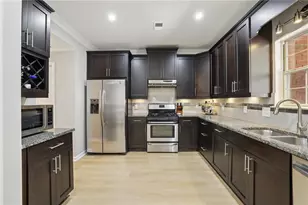 7810 St Charles Square, Roswell, GA 30075 - Photo 8