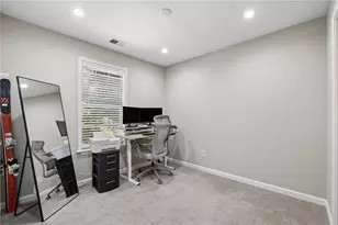 7810 St Charles Square, Roswell, GA 30075 - Photo 16