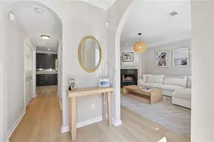 7810 St Charles Square, Roswell, GA 30075 - Photo 2