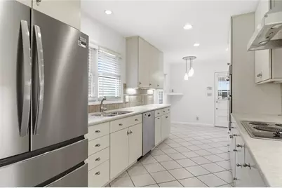 955 Vistavia Circle, Decatur, GA 30033 - Photo 10