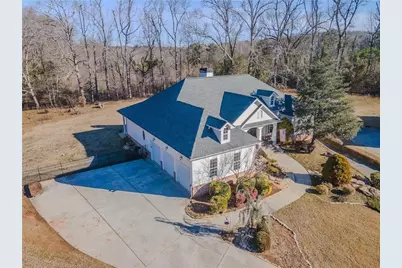 410 Caldwell Lane, Hoschton, GA 30548 - Photo 2