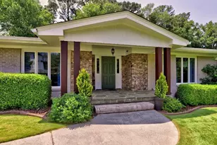 715 Glenforest Rd, Sandy Springs, GA 30328 - Photo 2