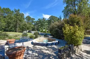 6810 Sunny Brook Ln, Sandy Springs, GA 30328 - Photo 6