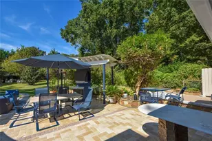 6810 Sunny Brook Ln, Sandy Springs, GA 30328 - Photo 38