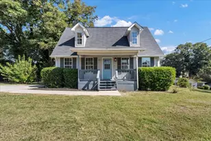 737 Carlton St SE, Gainesville, GA 30501 - Photo 1