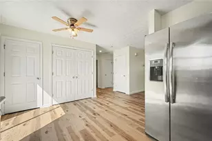 9464 Lakeview Rd, Union City, GA 30291 - Photo 10