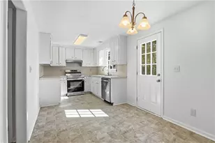 4400 Hidden Meadow Cir, Sugar Hill, GA 30518 - Photo 2