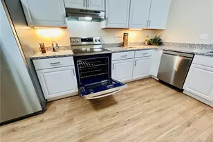 28 Spring St, Gainesville, GA 30501 - Photo 8