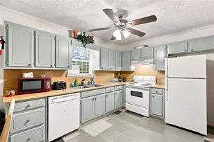 1150 Crystal Lake Rd, Atlanta, GA 30349 - Photo 6