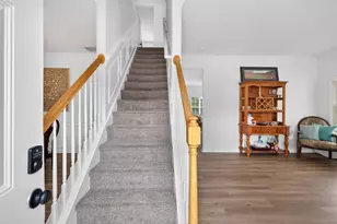 909 Milton Cir, Loganville, GA 30052 - Photo 8