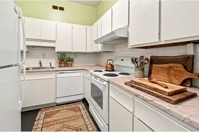 3060 Pharr Court North NW #207, Atlanta, GA 30305 - Photo 4