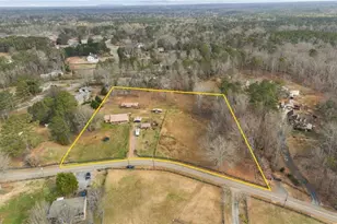 7582 Bates Dr, Alpharetta, GA 30004 - Photo 2