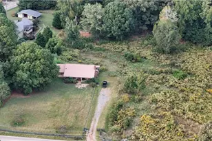 7582 Bates Dr, Alpharetta, GA 30004 - Photo 8