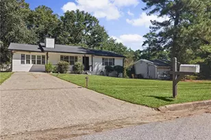 1096 Greendale Ln, Jonesboro, GA 30238 - Photo 2