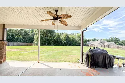 205 Vandalay Way, Locust Grove, GA 30248 - Photo 32