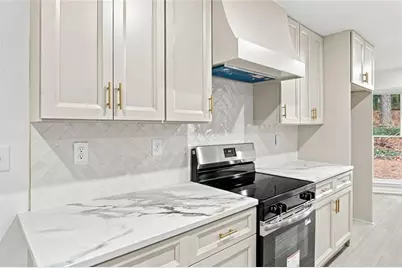 645 Noell Way NW, Lilburn, GA 30047 - Photo 8