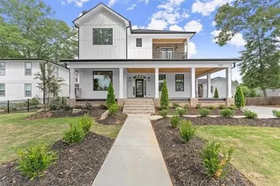 538 W Shadburn Avenue, Buford, GA 30518 - Photo 2