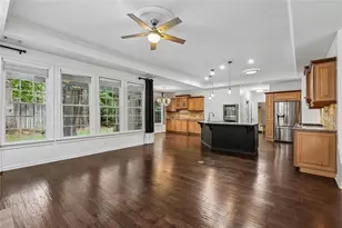 225 W Brookhollow Ct, Alpharetta, GA 30022 - Photo 4