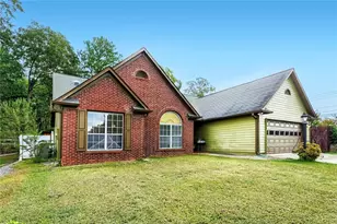 605 Sterling Oaks Dr, Lilburn, GA 30047 - Photo 1