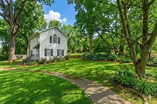 1326 Park Hill Dr, Gainesville, GA 30501 - Photo 2