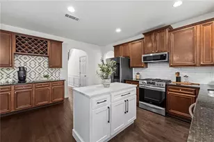 137 Farm Valley Dr, Canton, GA 30115 - Photo 2
