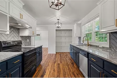 312 W Downing Court, Jonesboro, GA 30238 - Photo 2