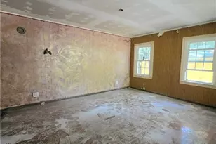 1057 Washington Ave, East Point, GA 30344 - Photo 4