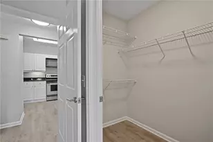 3334 Peachtree Rd NE, Atlanta, GA 30326 - Photo 18