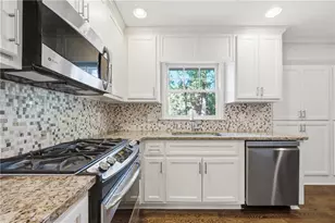4946 Village Creek Dr, Dunwoody, GA 30338 - Photo 10