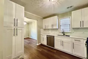 2034 Corners Cir, Lithonia, GA 30058 - Photo 8