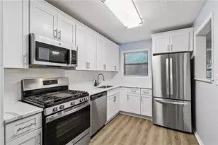 402 Dunbar Dr, Atlanta, GA 30338 - Photo 8