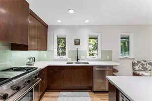 892 Castle Falls Dr NE, Atlanta, GA 30329 - Photo 10