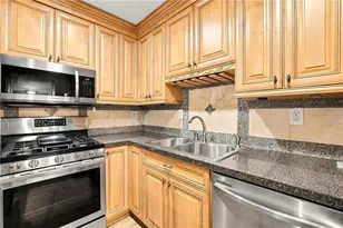 923 Dunbar Dr, Atlanta, GA 30338 - Photo 4