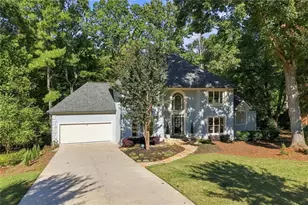 12190 Brookfield Club Dr, Roswell, GA 30075 - Photo 2