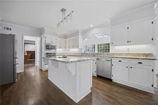7525 S Spalding Lake Dr, Sandy Springs, GA 30350 - Photo 6