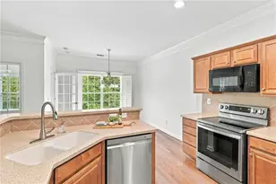 129 Holiday Road E, Buford, GA 30518 - Photo 10