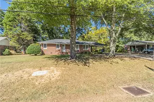 264 E Broad St, Winder, GA 30680 - Photo 6