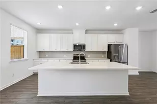 623 Oak Blf Dr, Cumming, GA 30040 - Photo 2