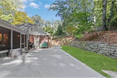 400 Hunters Glen Court, Atlanta, GA 30328 - Photo 10