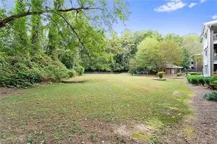 704 Barrington Hills Dr, Sandy Springs, GA 30350 - Photo 6