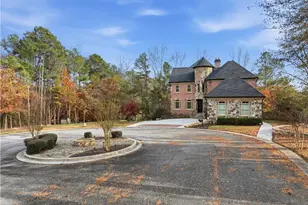 7611 Regency Cir, Sandy Springs, GA 30350 - Photo 2