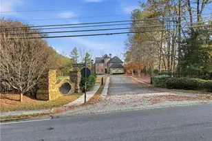 7611 Regency Cir, Sandy Springs, GA 30350 - Photo 14